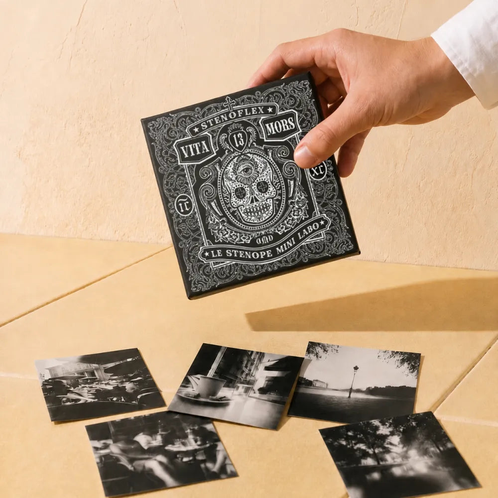 Boîte sténopé Sténoflex Vita Mors gravée au crâne mexicain au-dessus de tirages